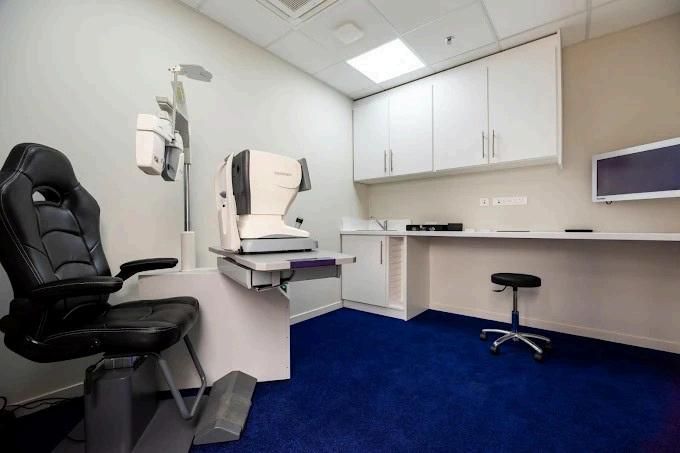Aménagement salle d'examen de vue — magasin d'optique
