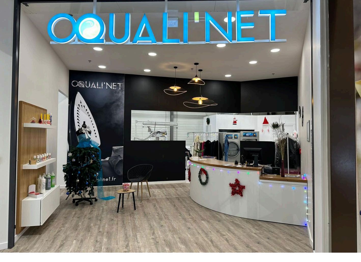 Agencement comptoir pressing Castelnaudary — espace clientèle