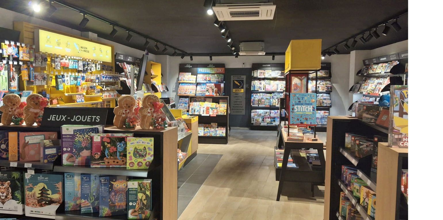Agencement linéaires presse Castelnaudary — présentoirs sur mesure