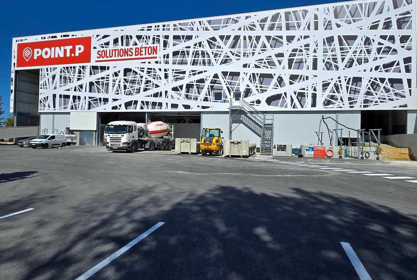 Rénovation façade et enseigne Point P — réseau national